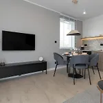 Riverside With Water View By Renters Daire