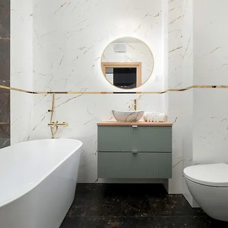 Elegant & Modern With Water View By Renters *