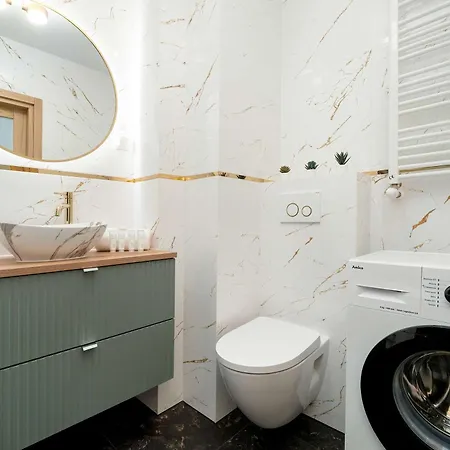 Elegant & Modern With Water View By Renters Gdańsk
