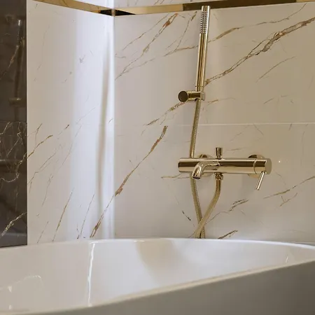 Apartman Elegant & Modern With Water View By Renters