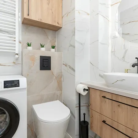 Elegant & Modern With Water View By Renters