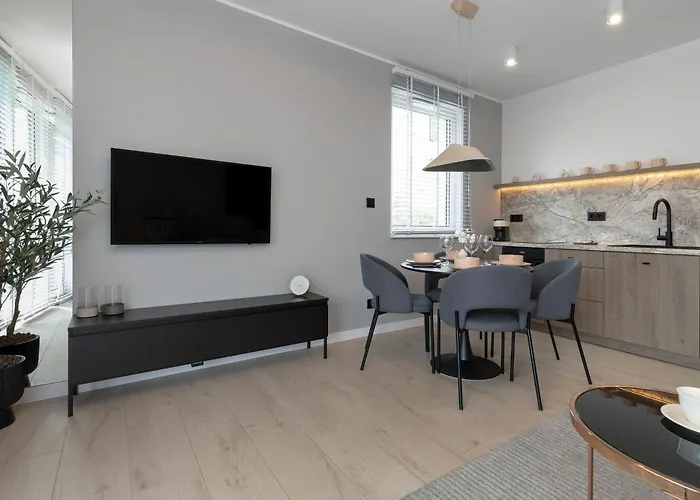 Riverside With Water View By Renters Apartment